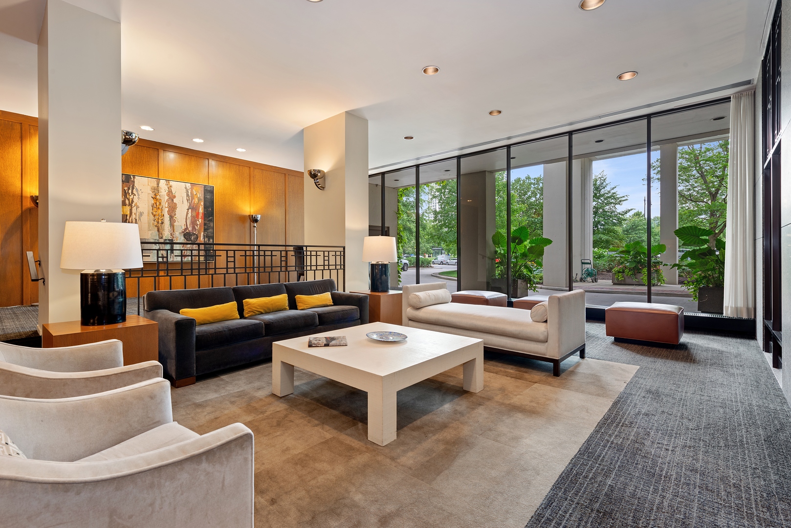 2626 N Lakeview Avenue Unit: 3605