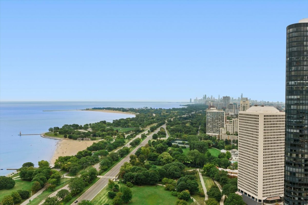 5455 N Sheridan Road Unit: 3406