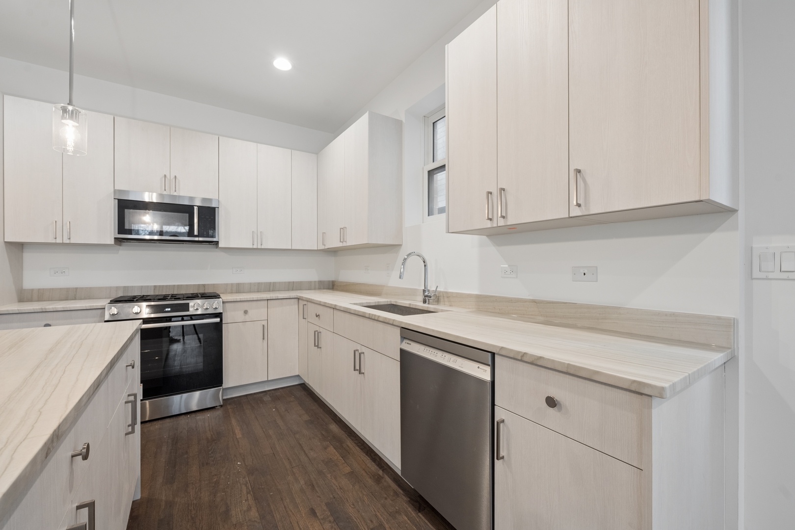 1952 W Ohio Street Unit: 1E