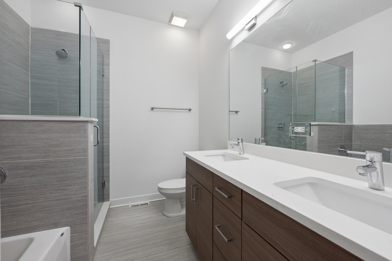 1952 W Ohio Street Unit: 1E