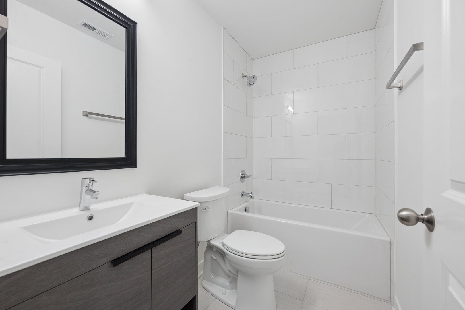1952 W Ohio Street Unit: 1E