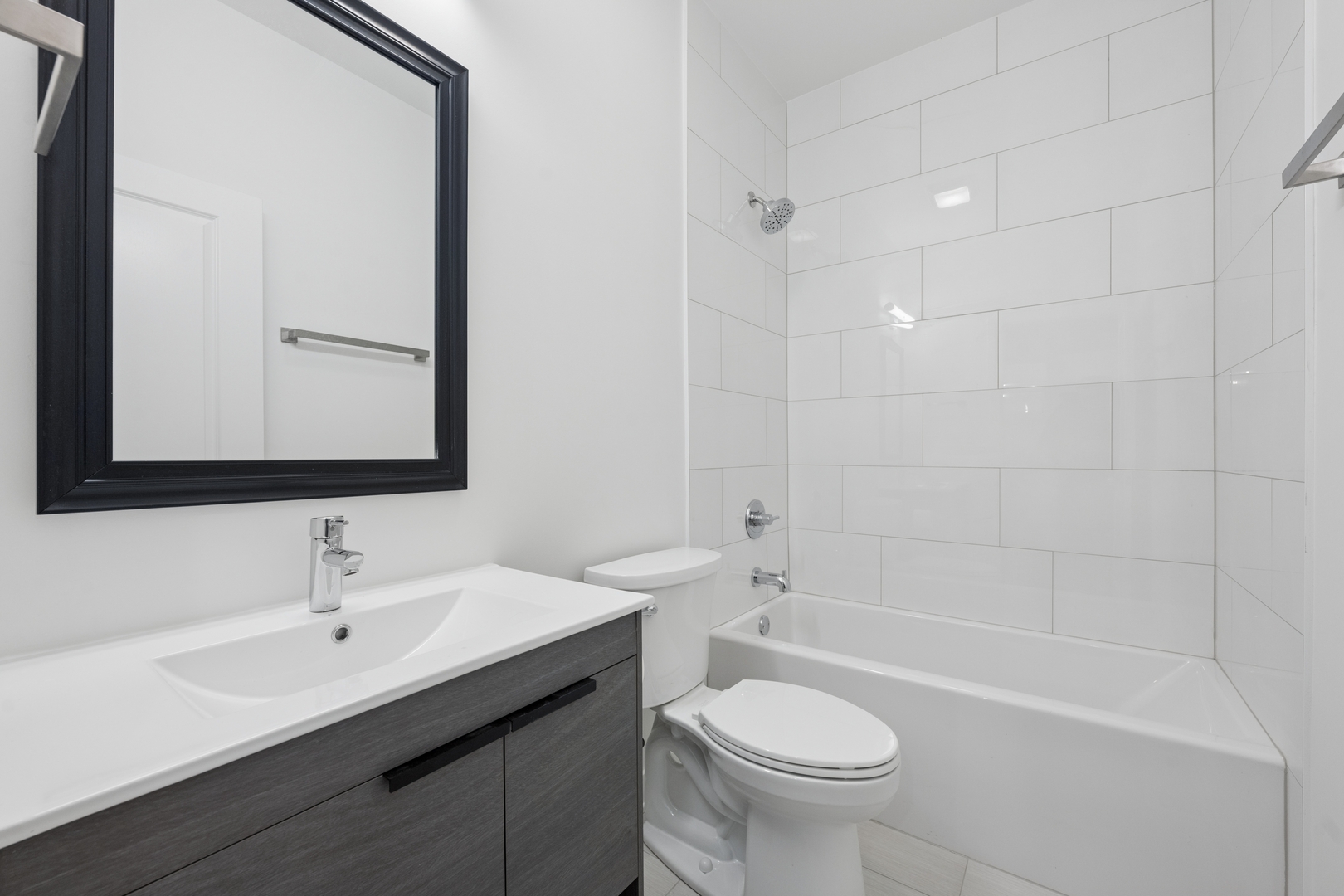 1952 W Ohio Street Unit: 1E