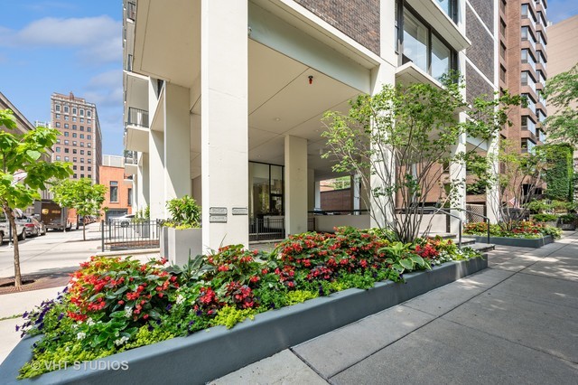 1400 N State Parkway Unit: 8b