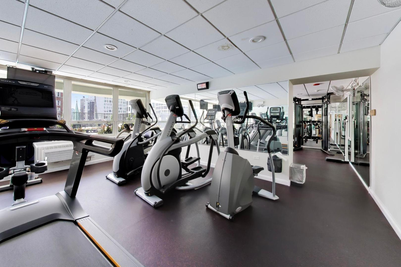 111 E Chestnut Street Unit: 35J