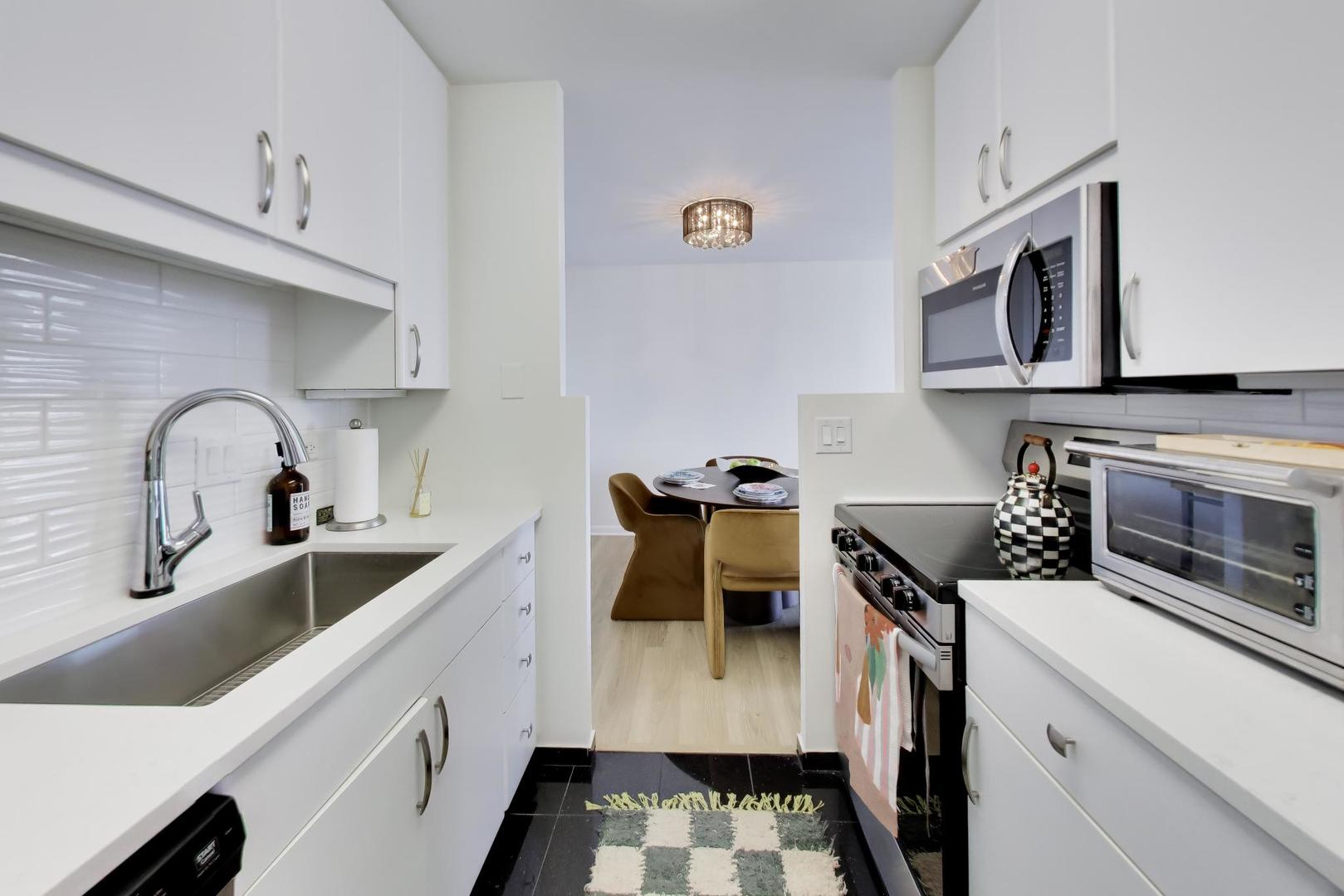111 E Chestnut Street Unit: 35J
