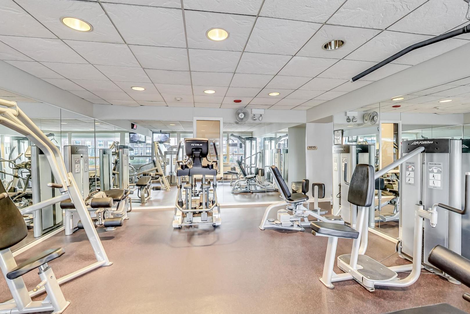 111 E Chestnut Street Unit: 35J