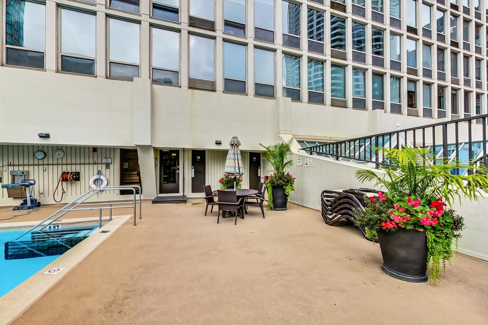 111 E Chestnut Street Unit: 35J