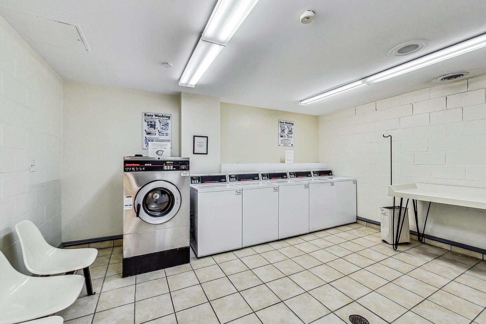 111 E Chestnut Street Unit: 35J