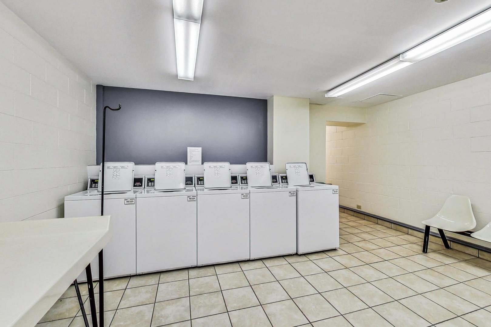 111 E Chestnut Street Unit: 35J