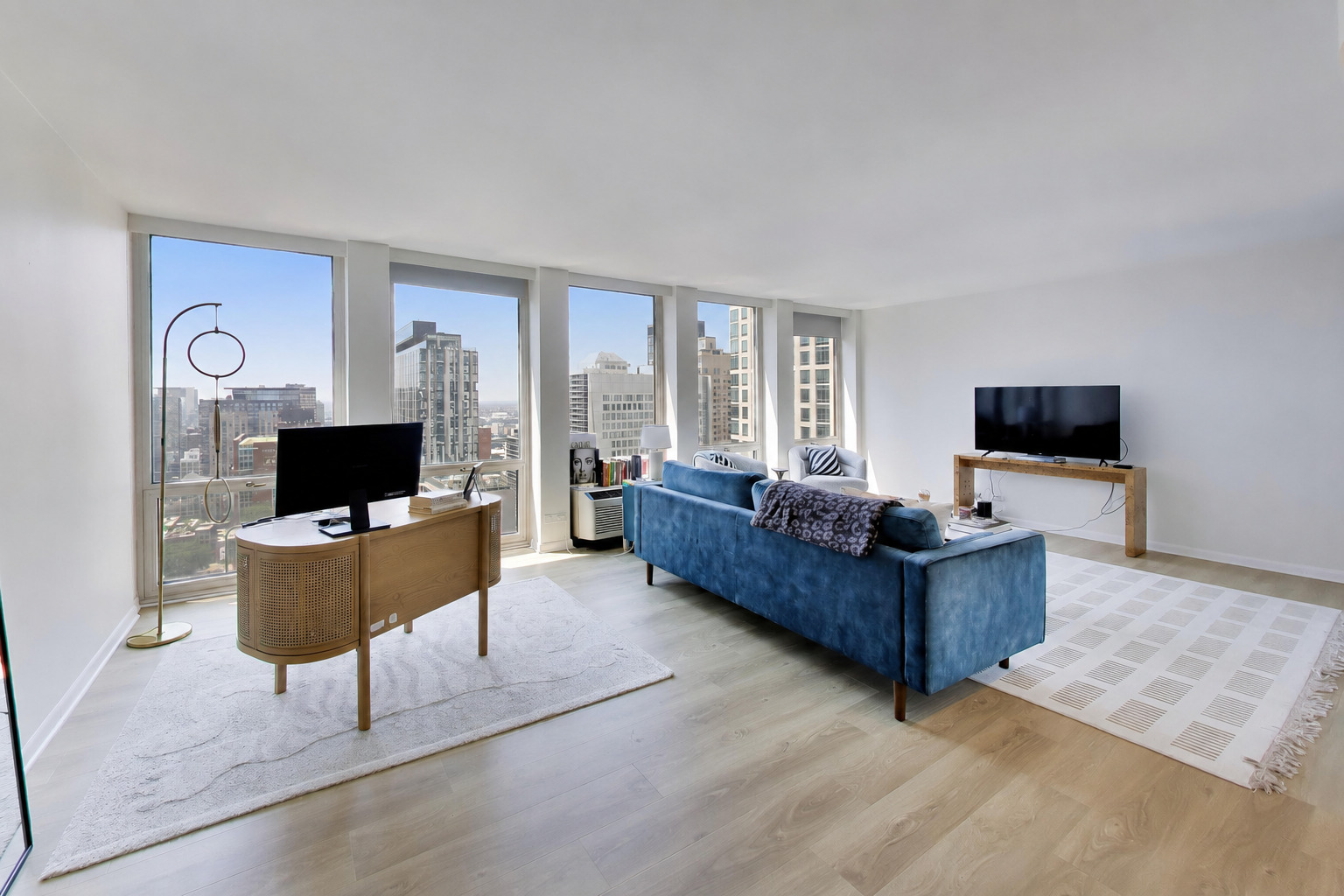 111 E Chestnut Street Unit: 35J