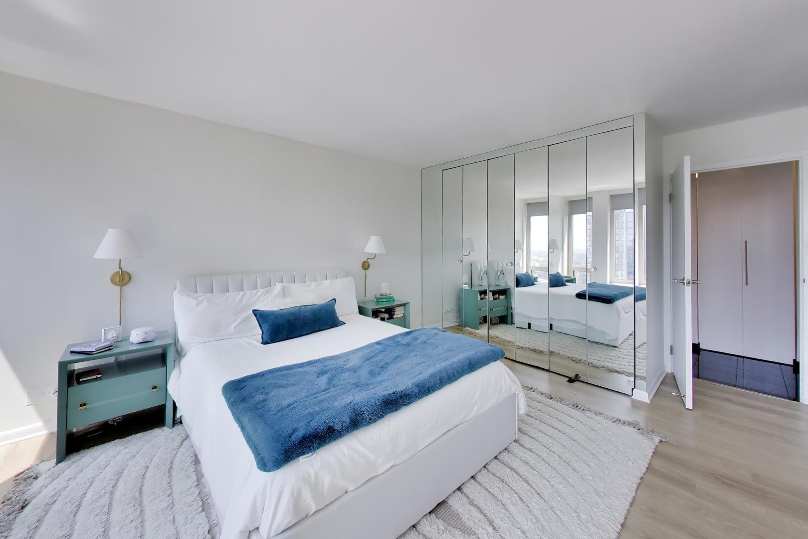 111 E Chestnut Street Unit: 35J