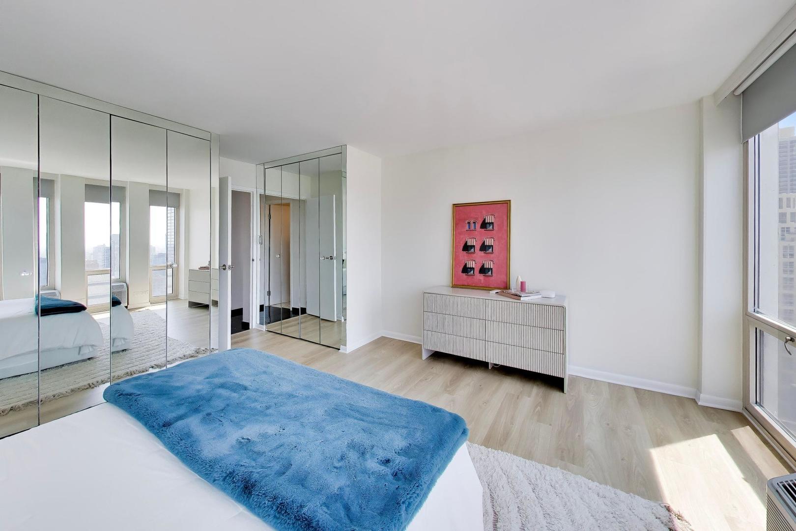 111 E Chestnut Street Unit: 35J