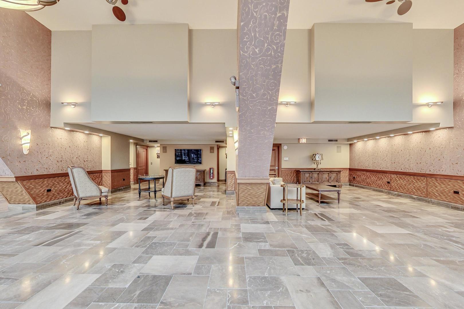 111 E Chestnut Street Unit: 35J