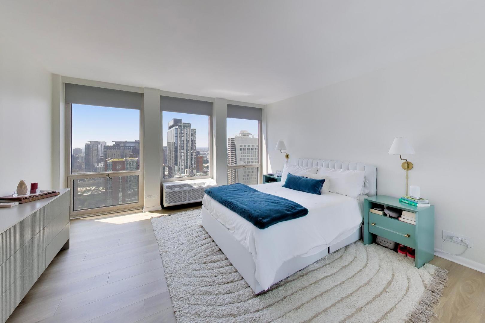 111 E Chestnut Street Unit: 35J