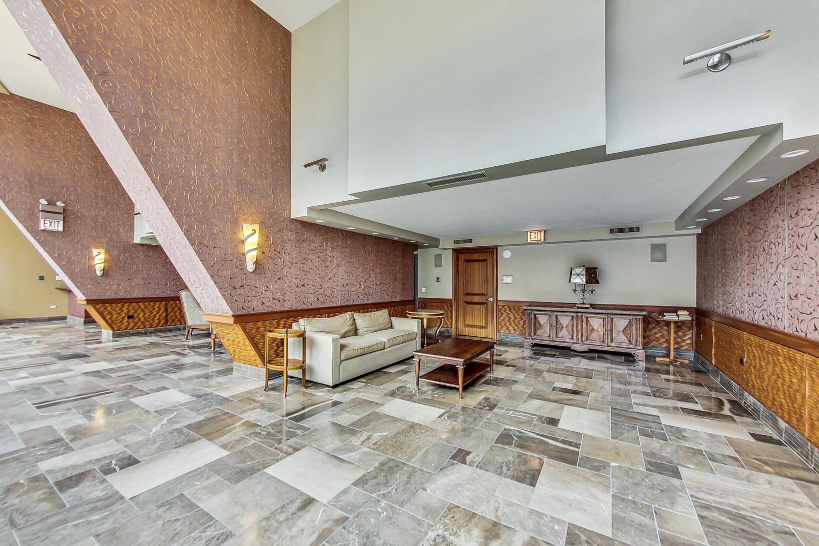 111 E Chestnut Street Unit: 35J