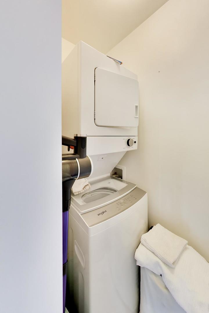 111 E Chestnut Street Unit: 35J