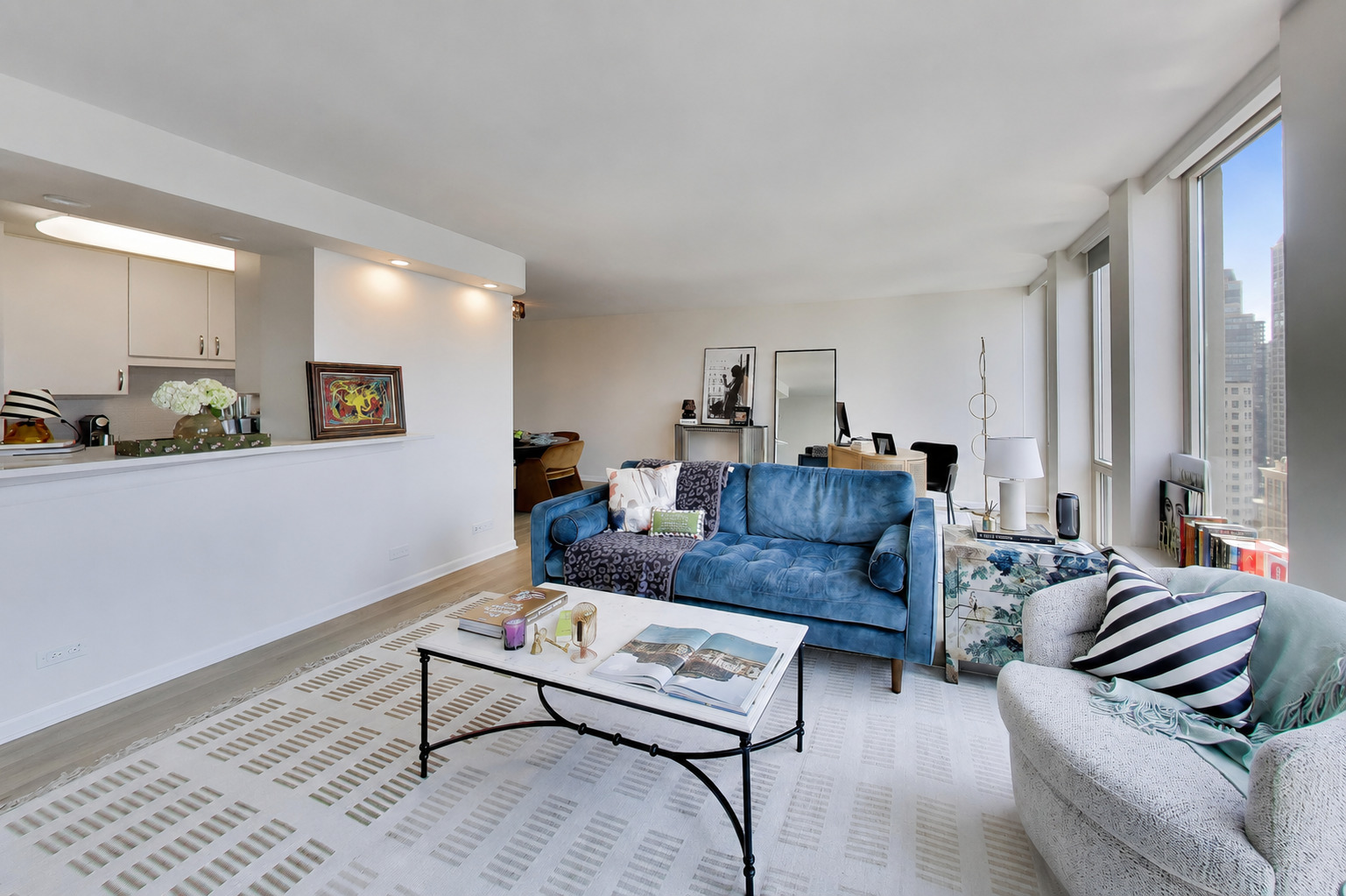 111 E Chestnut Street Unit: 35J