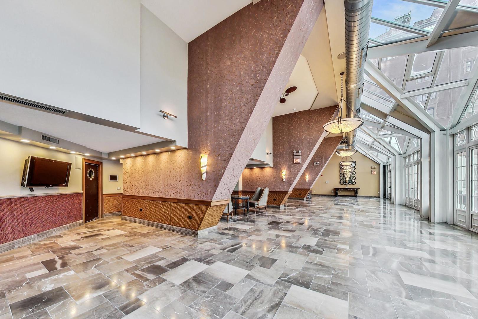 111 E Chestnut Street Unit: 35J