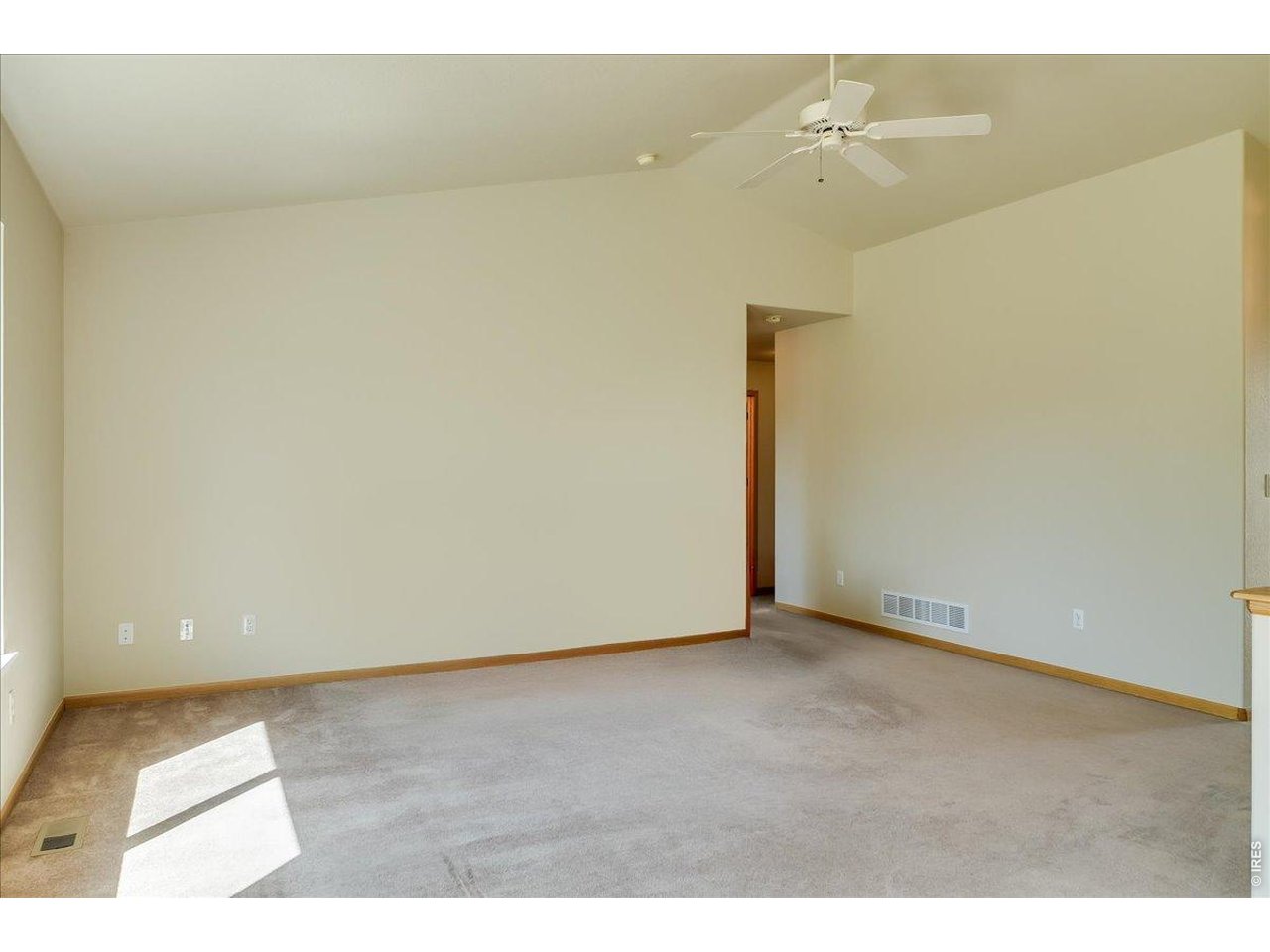 883 Emerald Dr