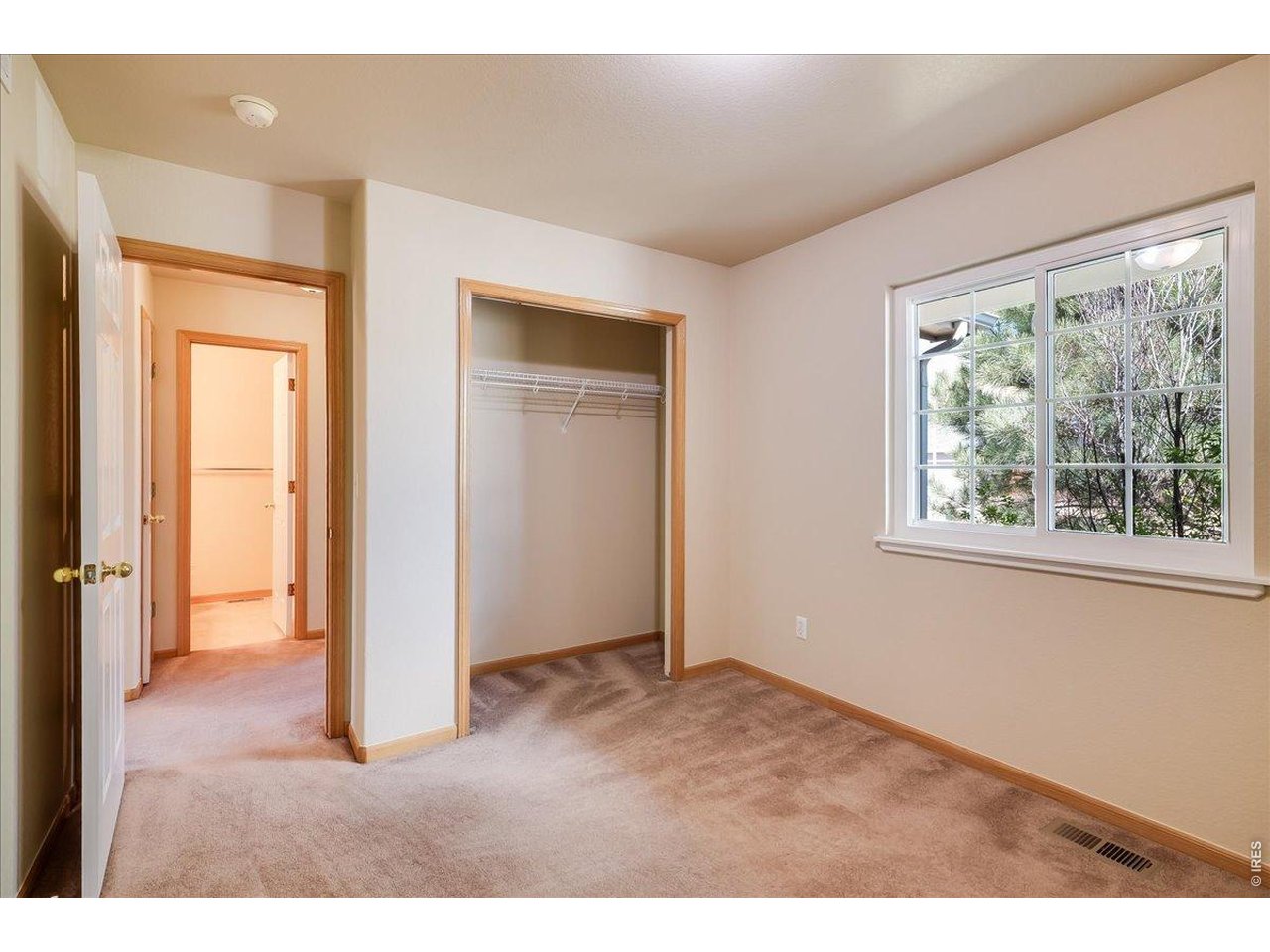 883 Emerald Dr