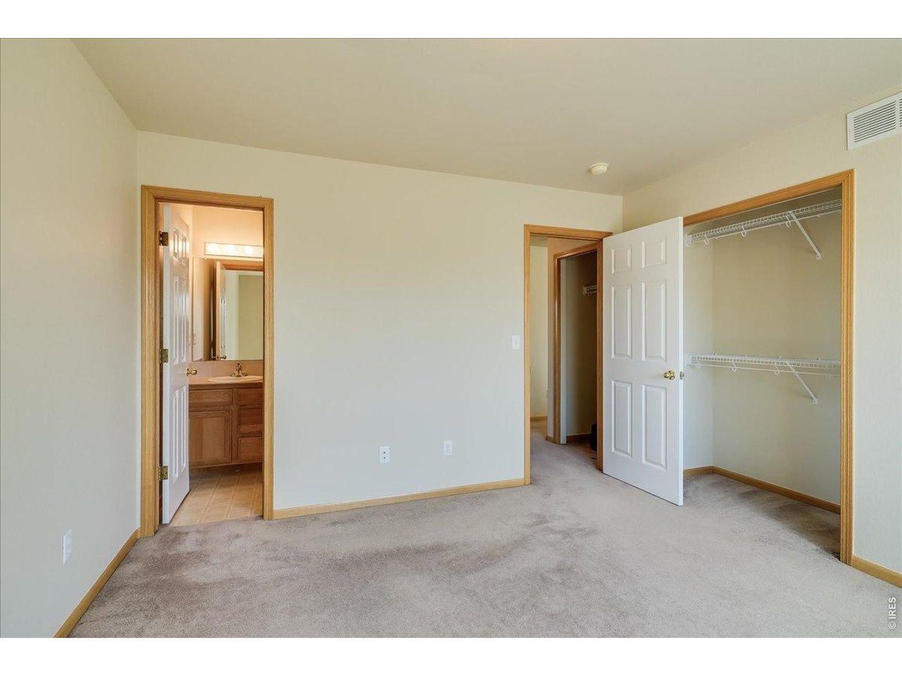883 Emerald Dr