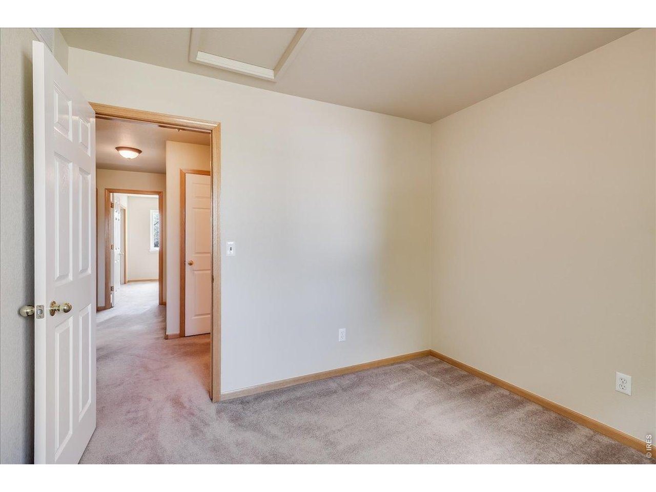 883 Emerald Dr
