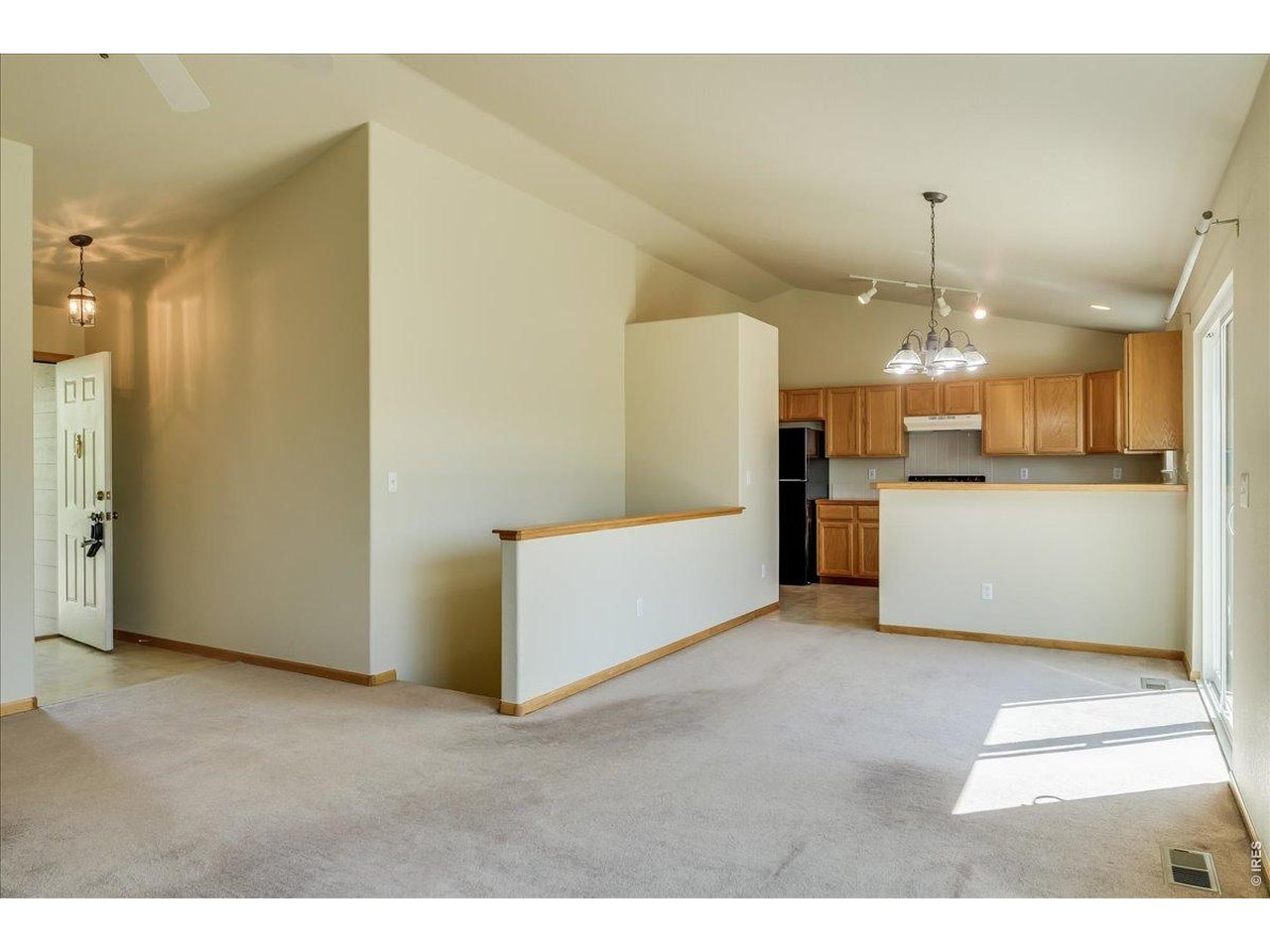 883 Emerald Dr