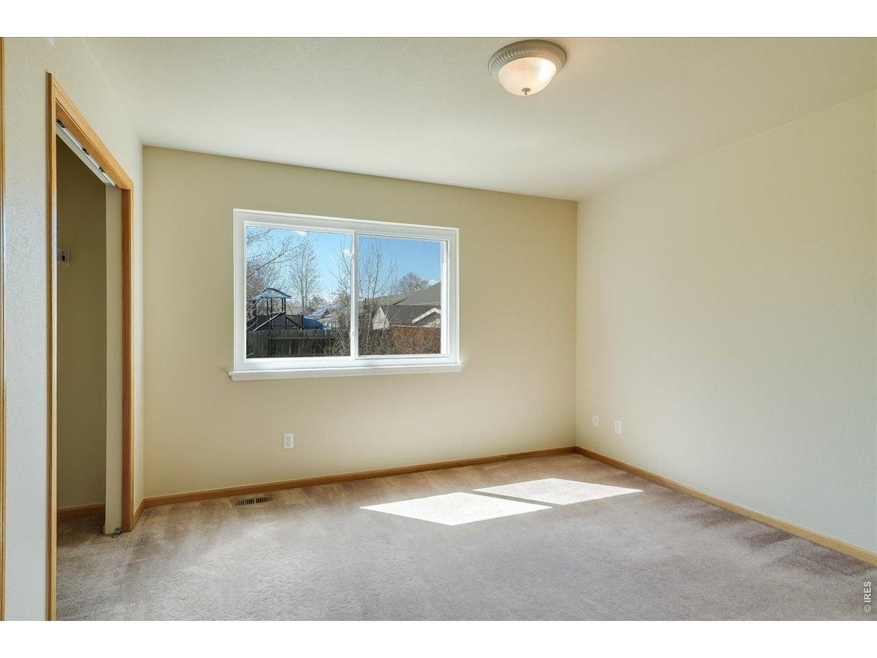 883 Emerald Dr