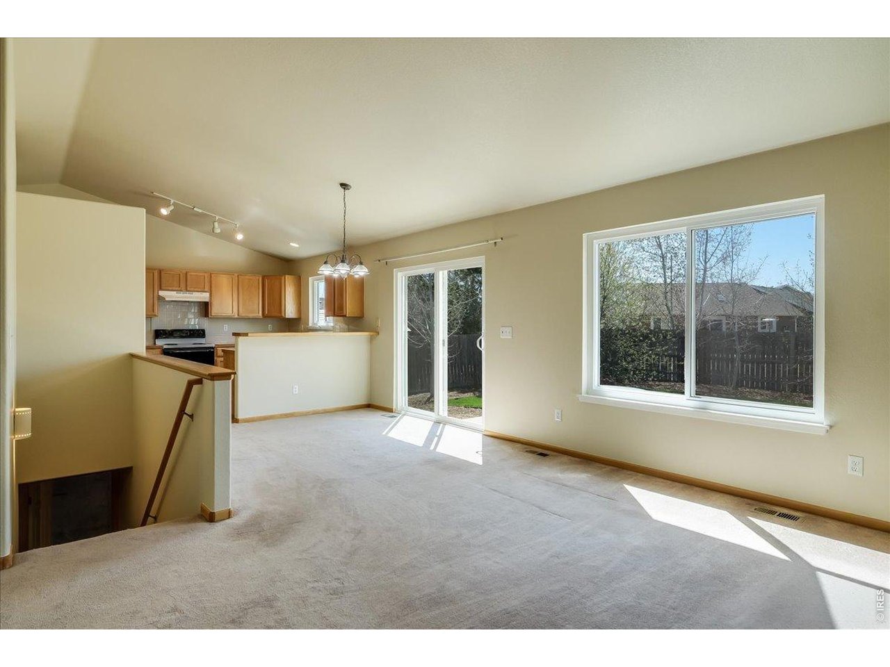 883 Emerald Dr