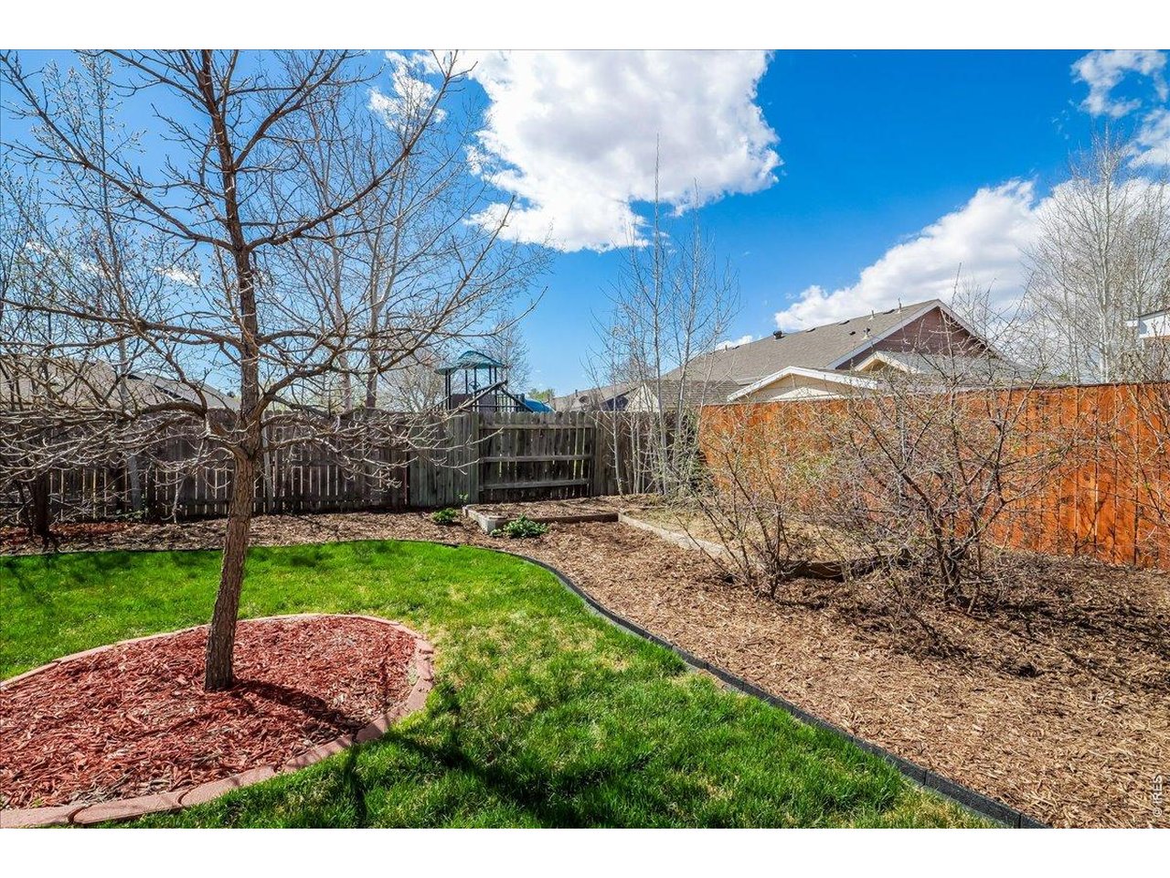 883 Emerald Dr
