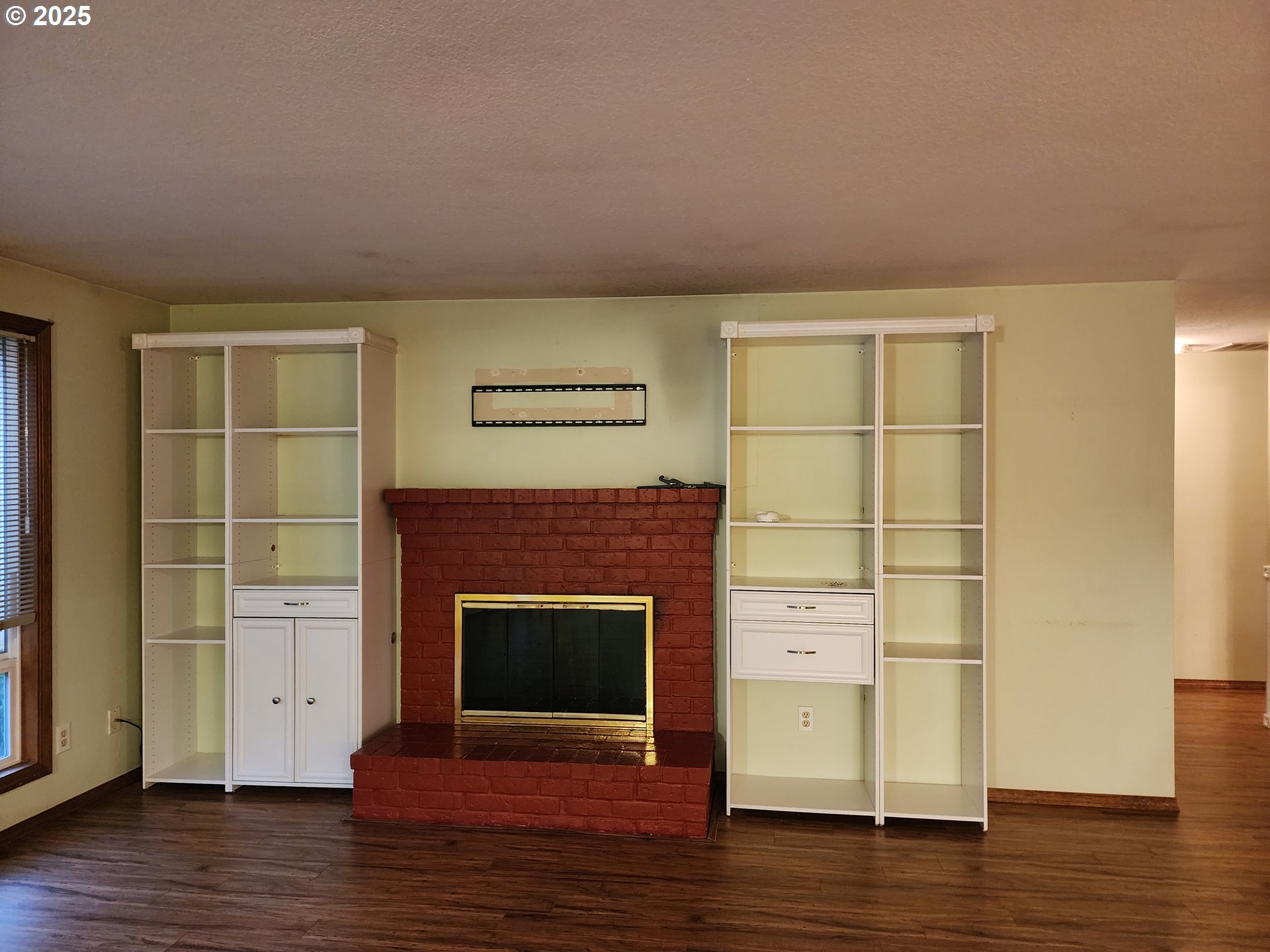 1527 NE LAURELWOOD CIR