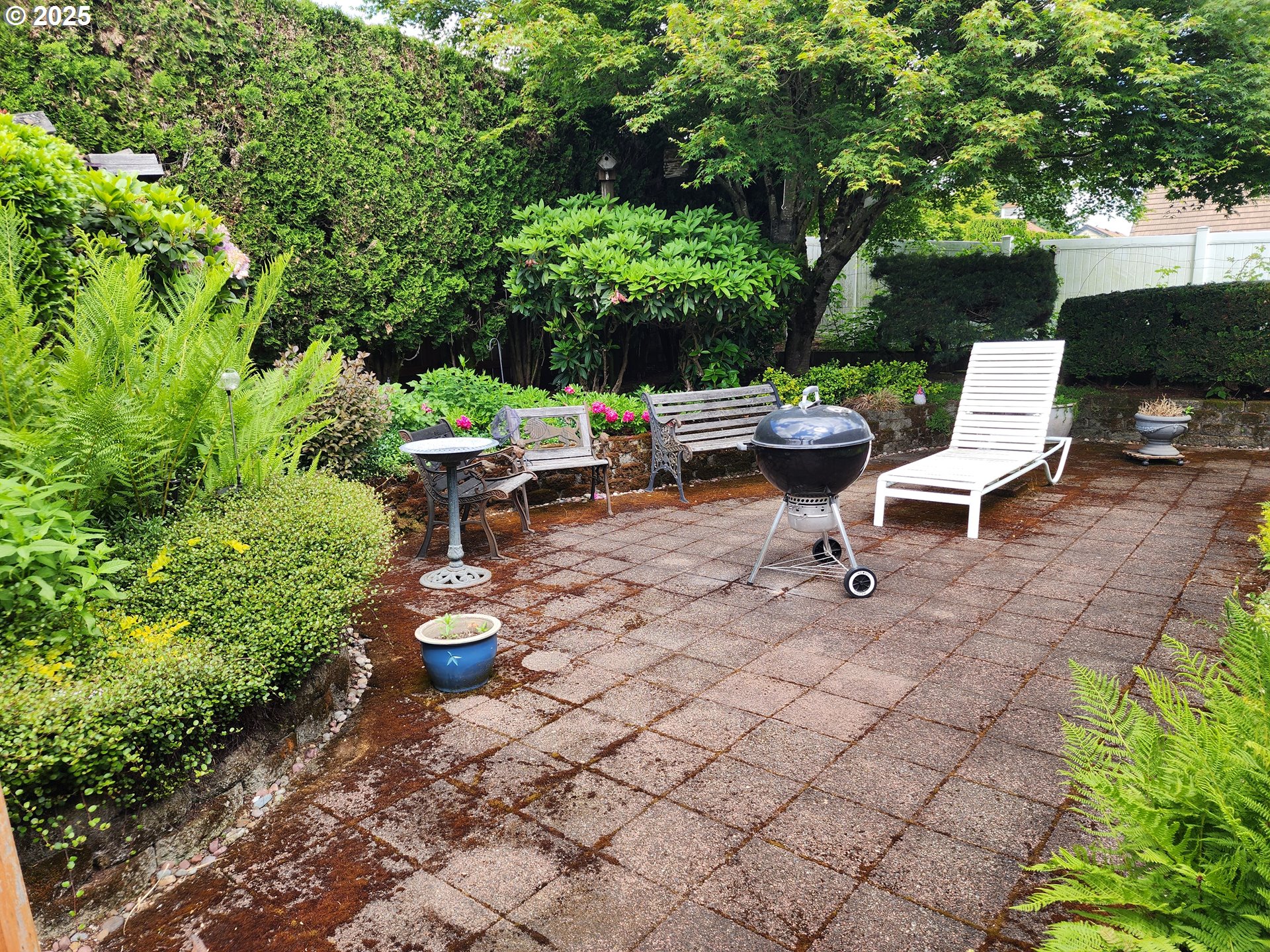 1527 NE LAURELWOOD CIR