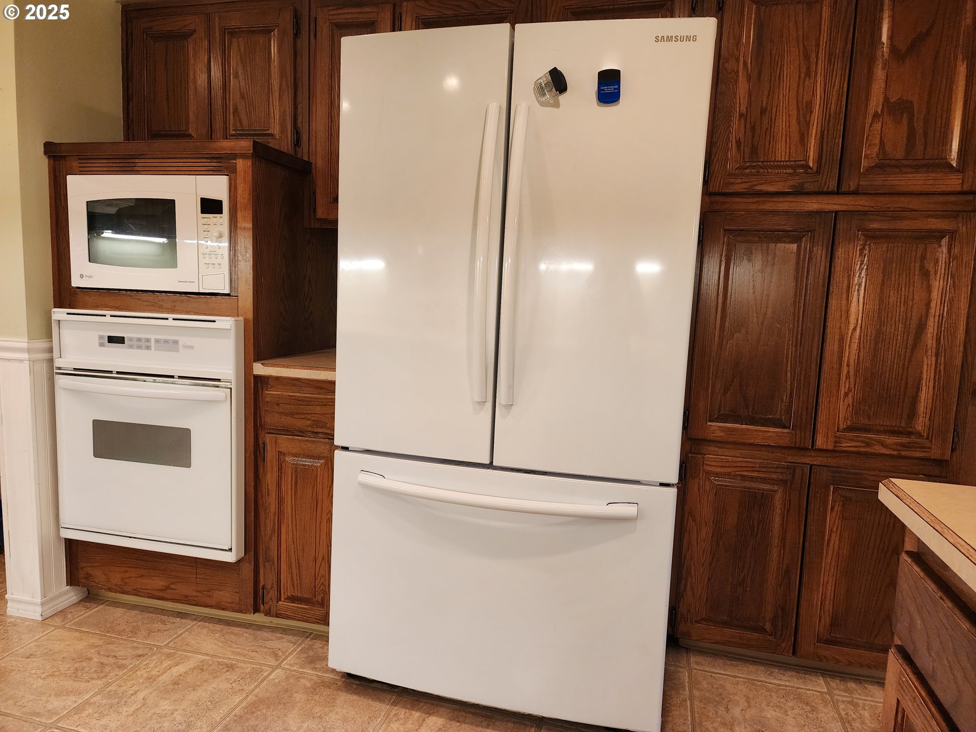 1527 NE LAURELWOOD CIR