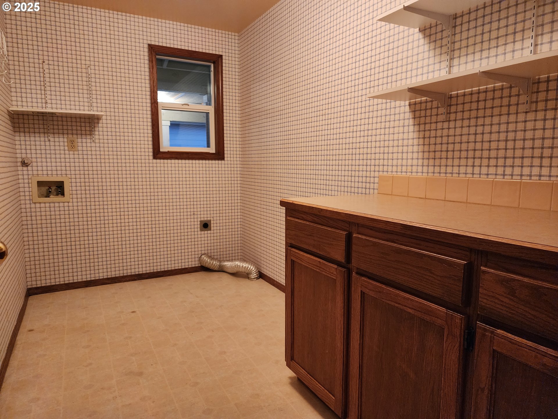 1527 NE LAURELWOOD CIR