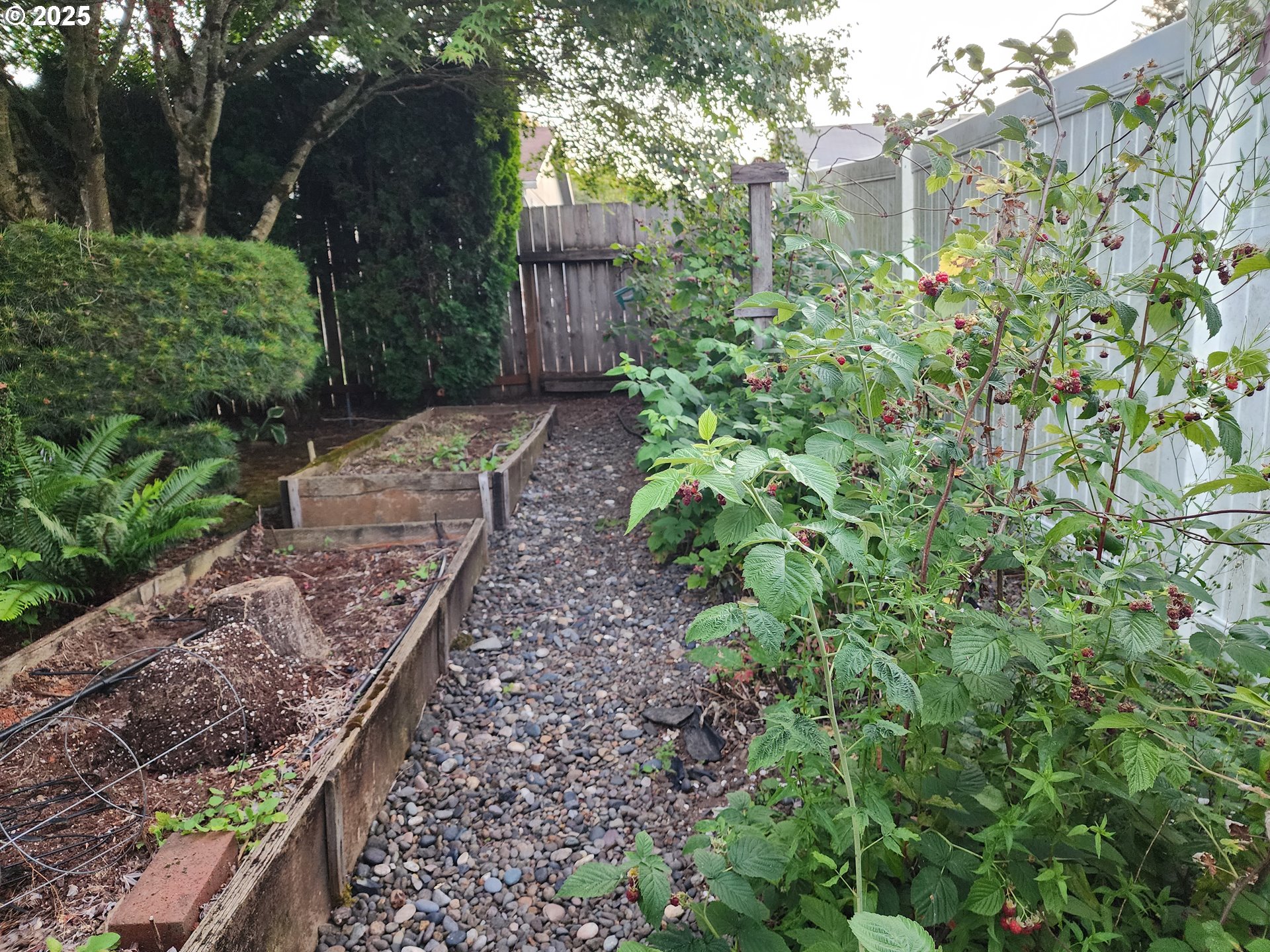 1527 NE LAURELWOOD CIR