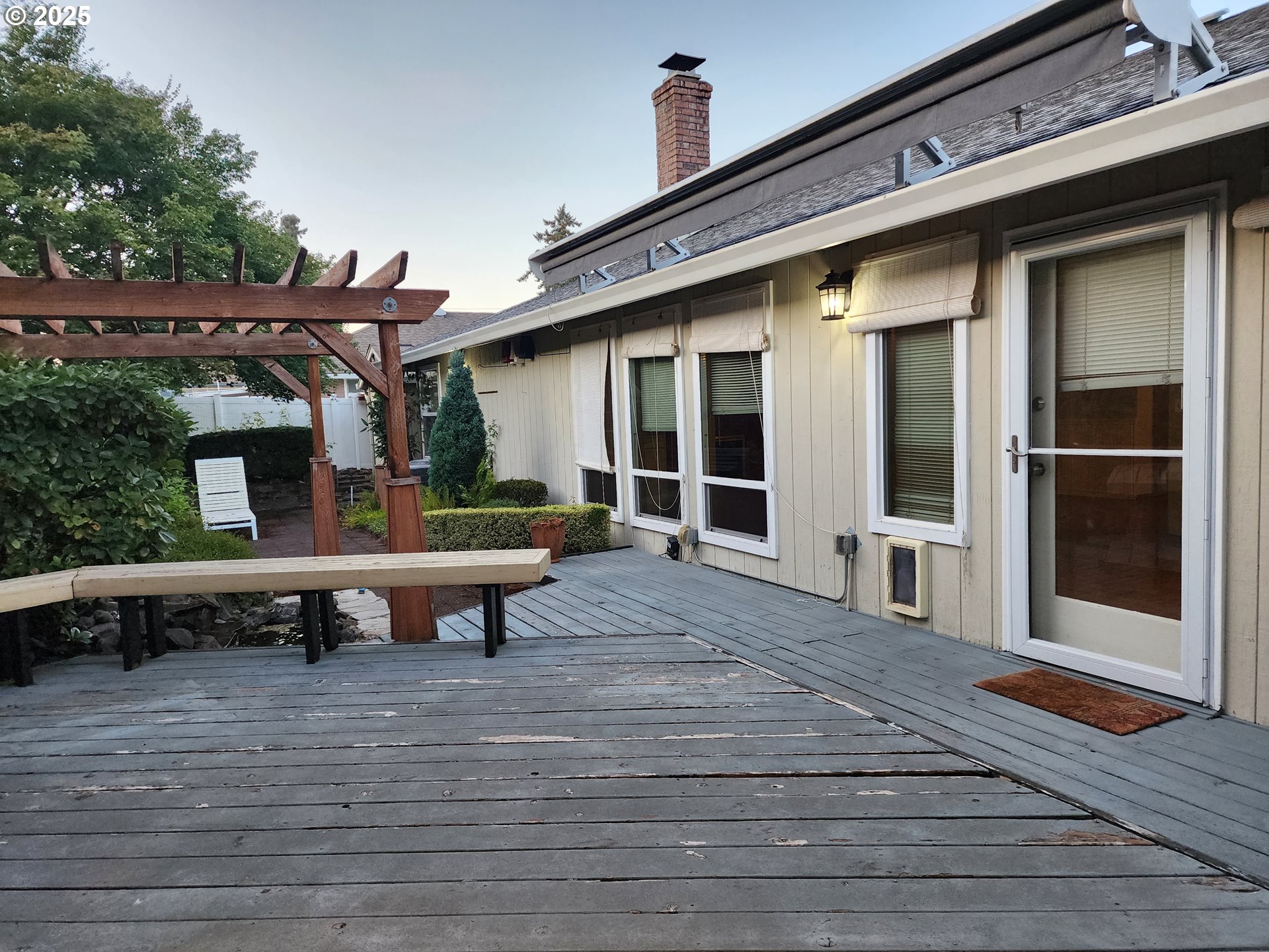 1527 NE LAURELWOOD CIR