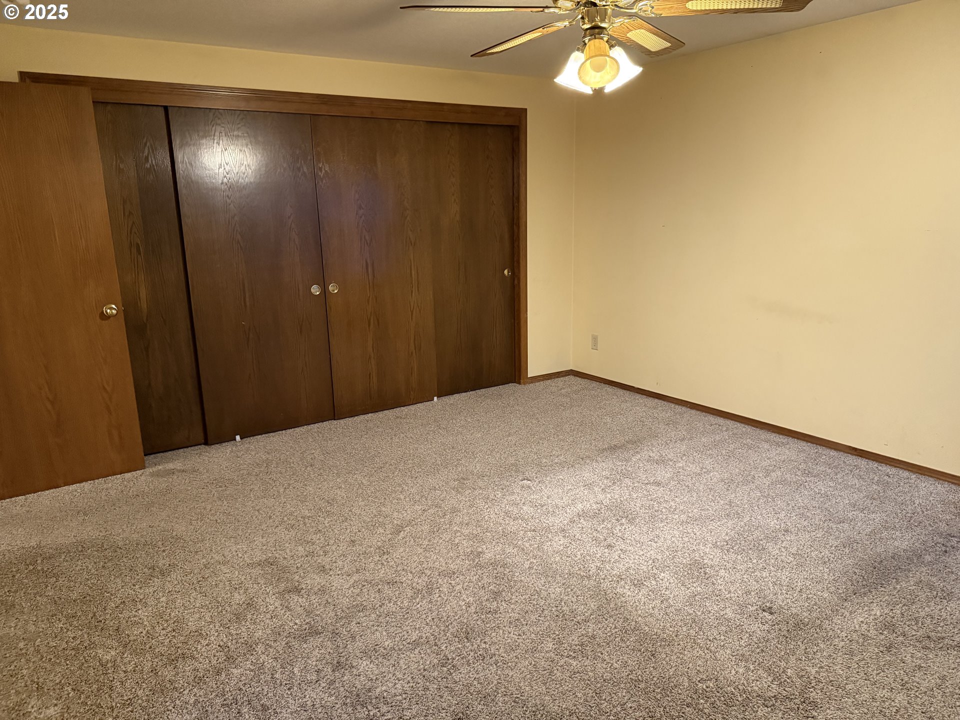 1527 NE LAURELWOOD CIR