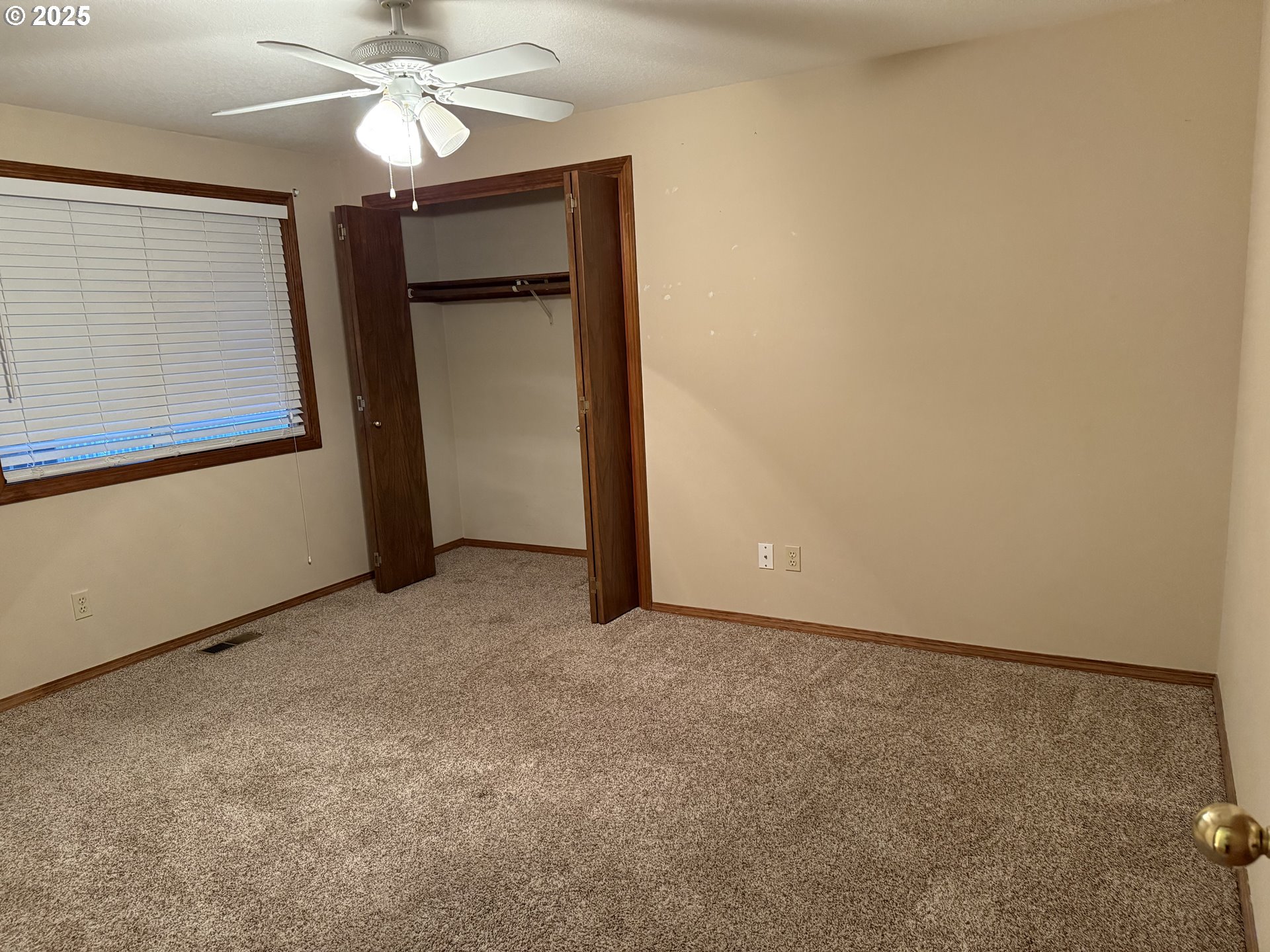 1527 NE LAURELWOOD CIR