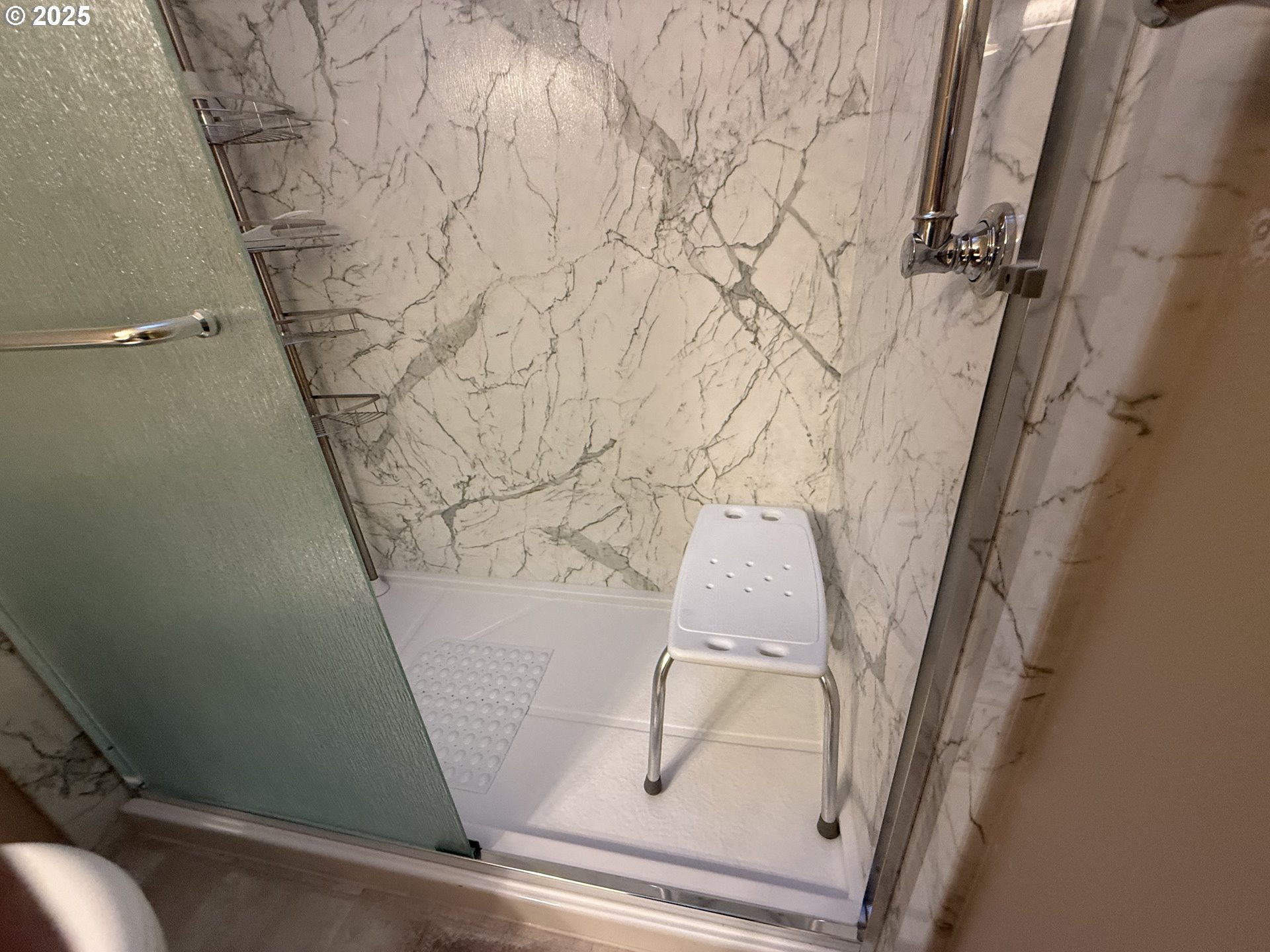 1527 NE LAURELWOOD CIR