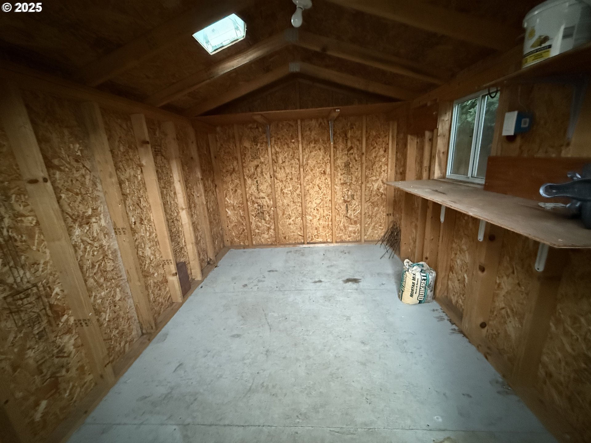 1527 NE LAURELWOOD CIR