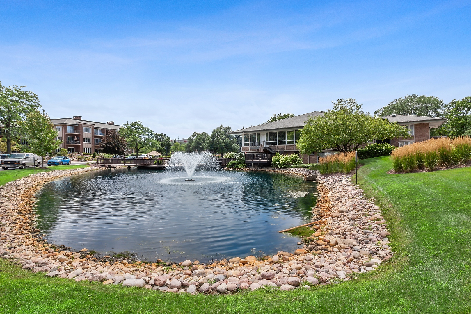 5 Oak Brook Club Drive Unit: P7N