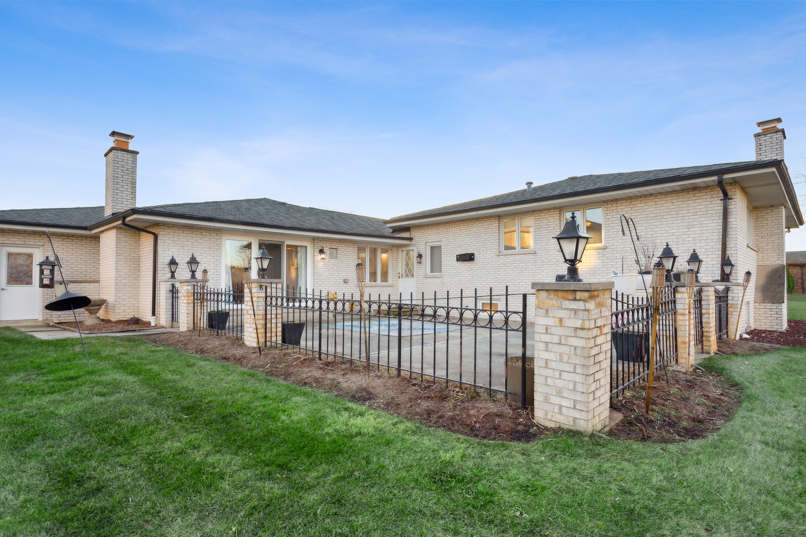 158 Chaucer Court