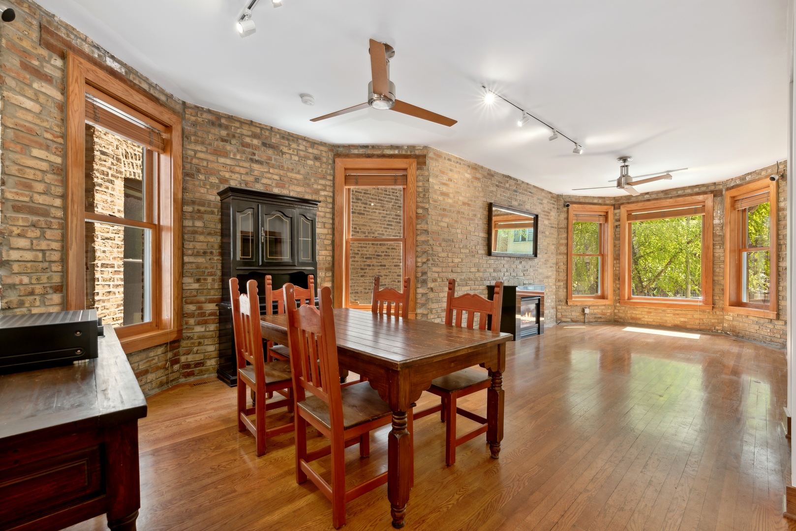 1464 W Winona Street Unit: 1