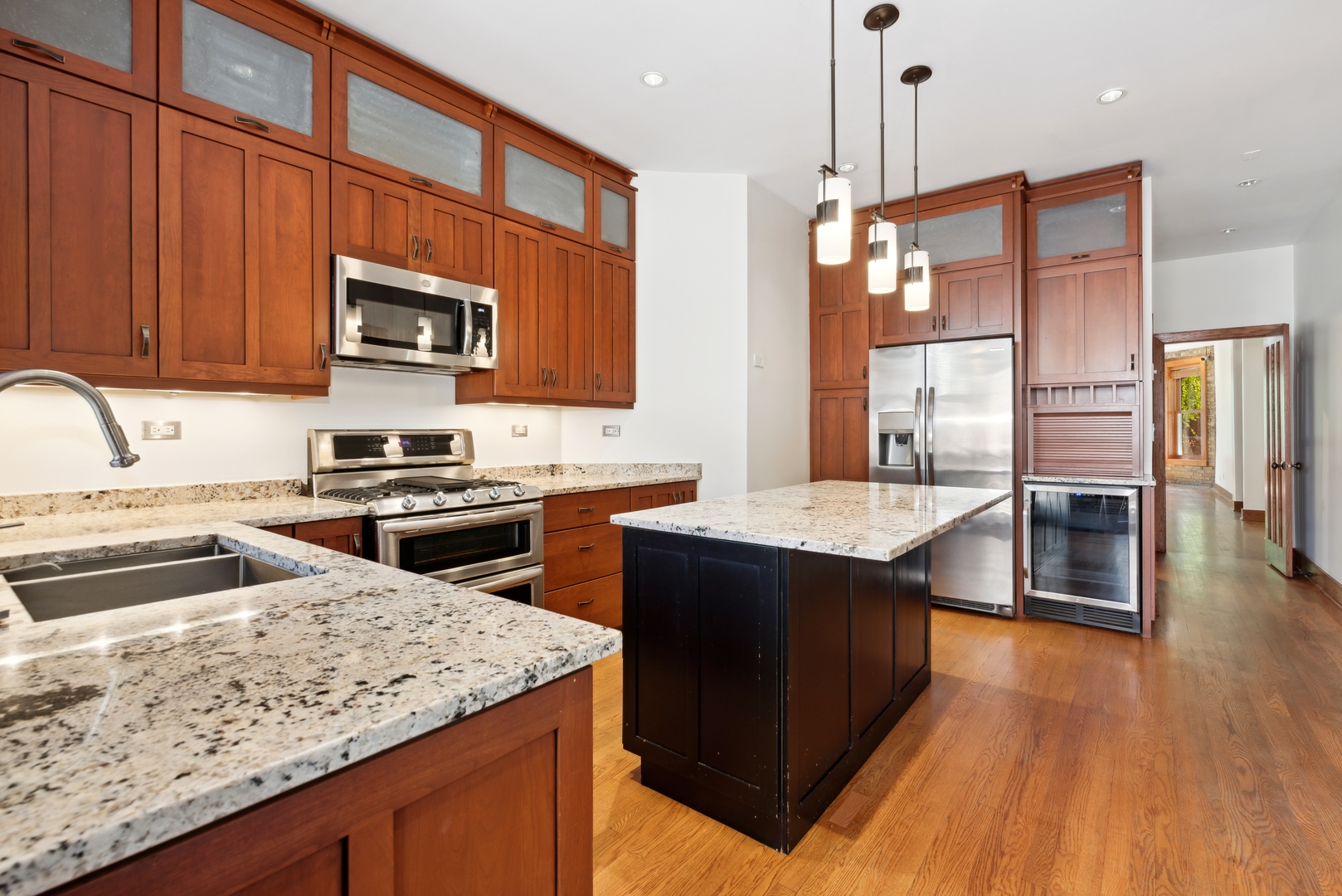 1464 W Winona Street Unit: 1