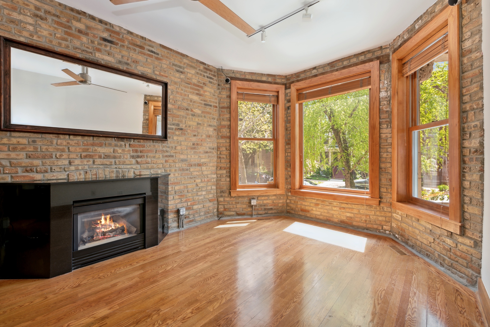 1464 W Winona Street Unit: 1