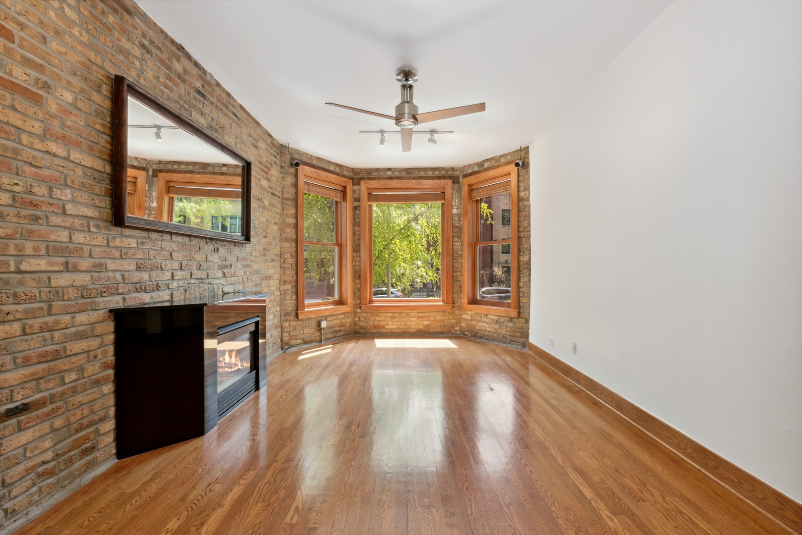 1464 W Winona Street Unit: 1