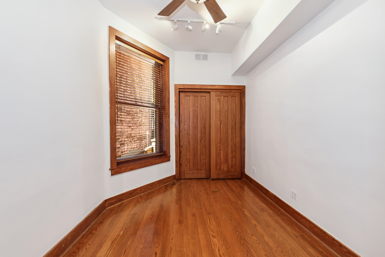 1464 W Winona Street Unit: 1