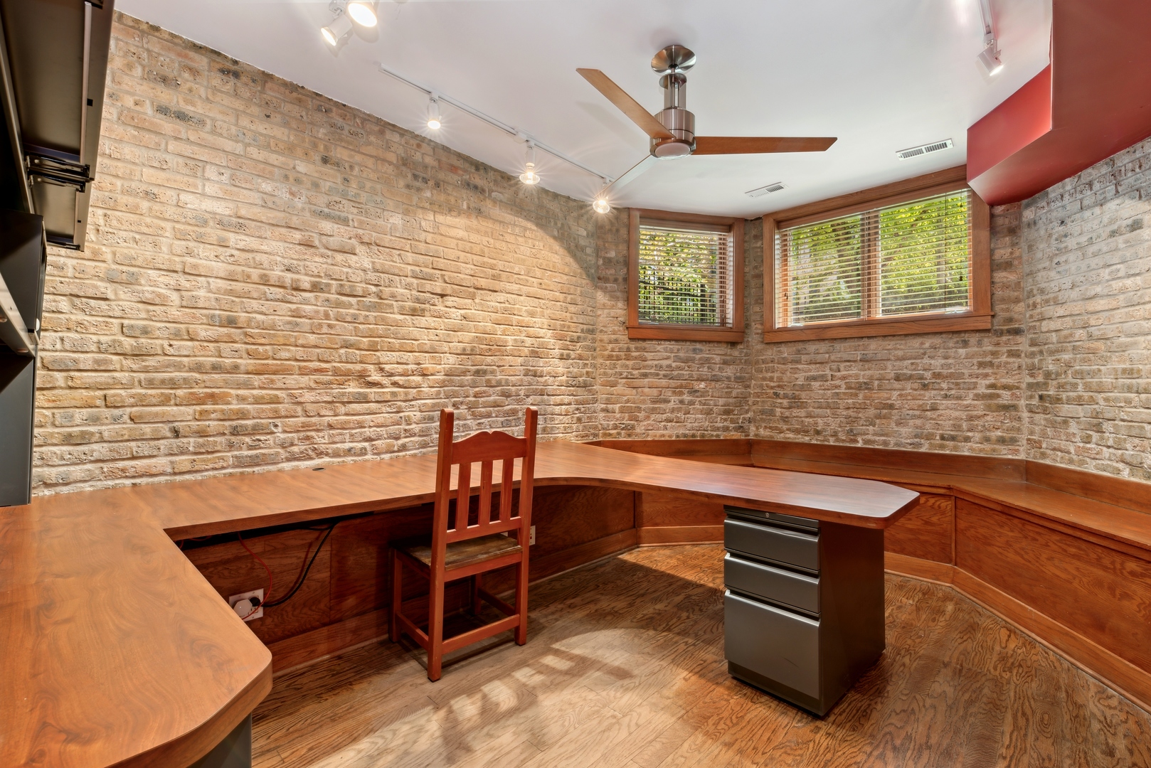 1464 W Winona Street Unit: 1