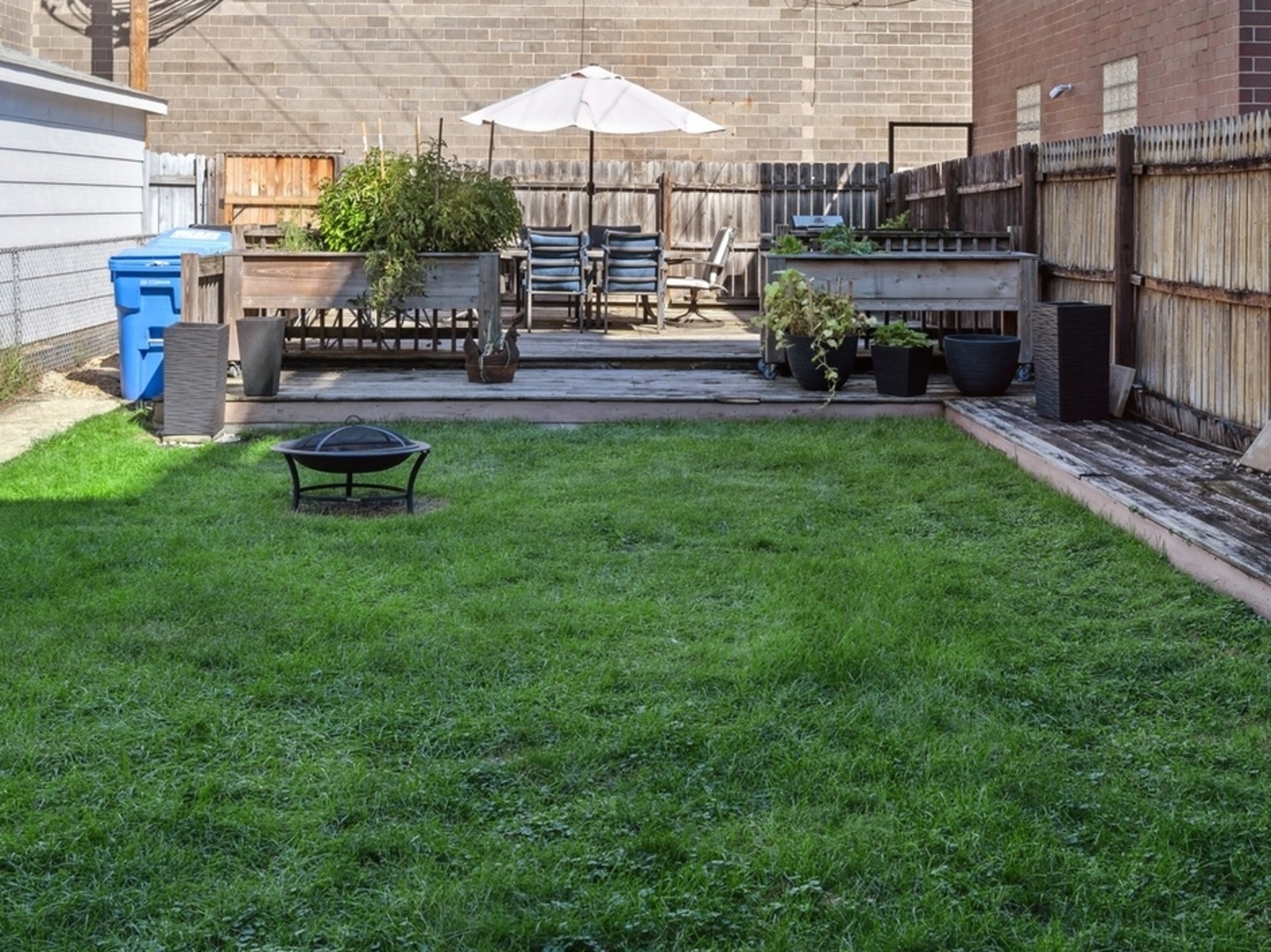2416 W Superior Street
