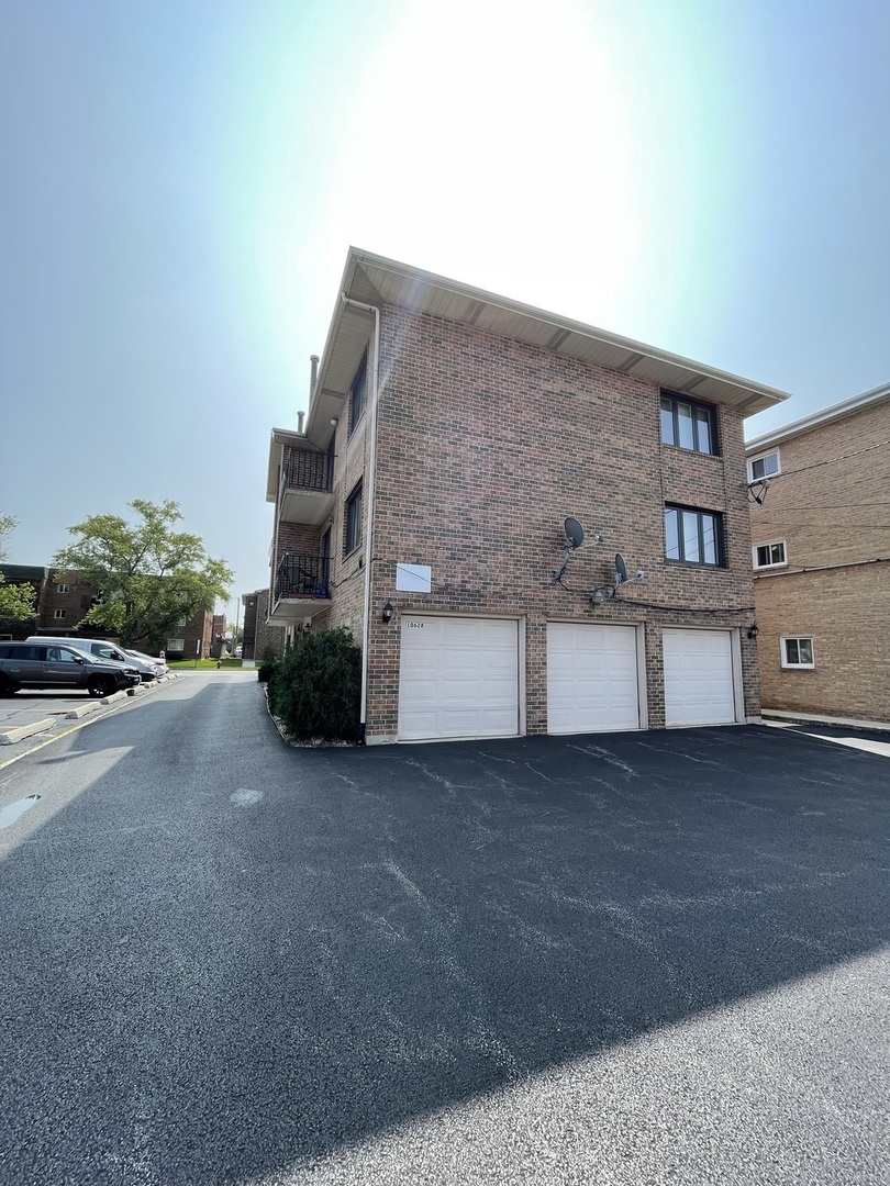 10628 PARKSIDE Avenue Unit: 1E